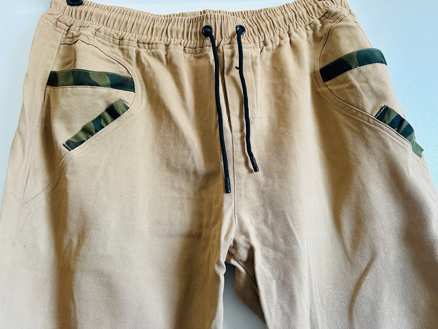 Men’s Medium Khaki Cargo Pants