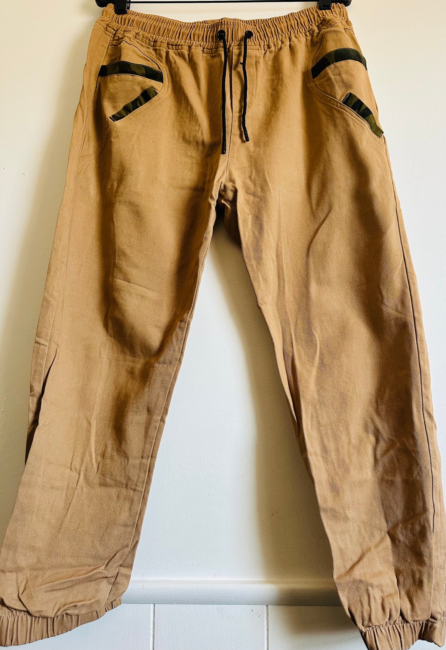 Men’s Medium Khaki Cargo Pants