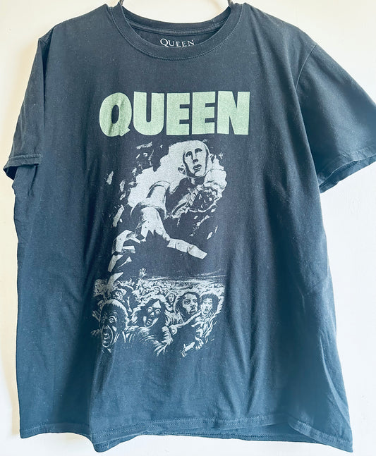 Men’s Large Official Queen “News of the world” graphic T-Shirt