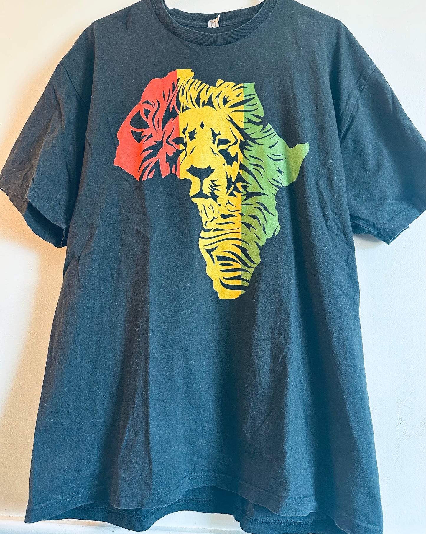 Men’s XL black Graphic Africa Lion T-Shirt